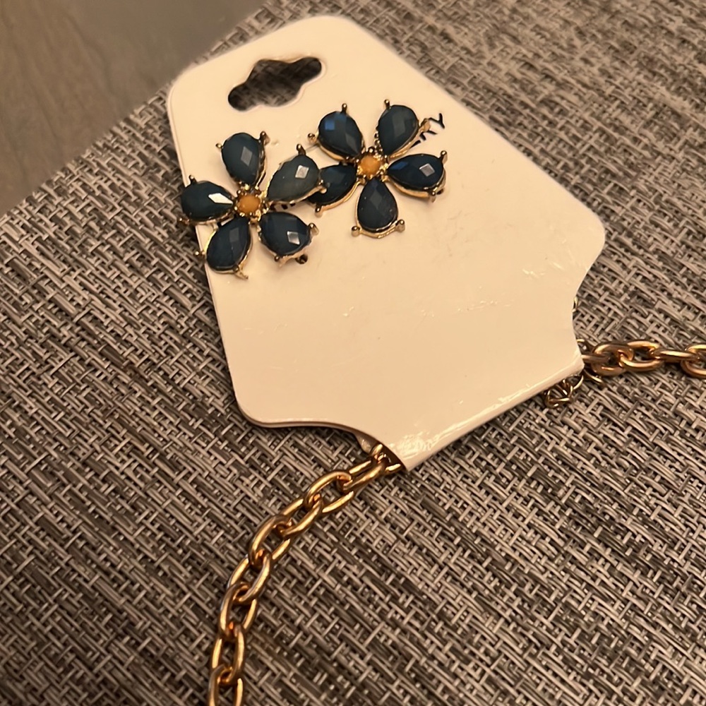 Flower Necklaces - Picture 8 of 9